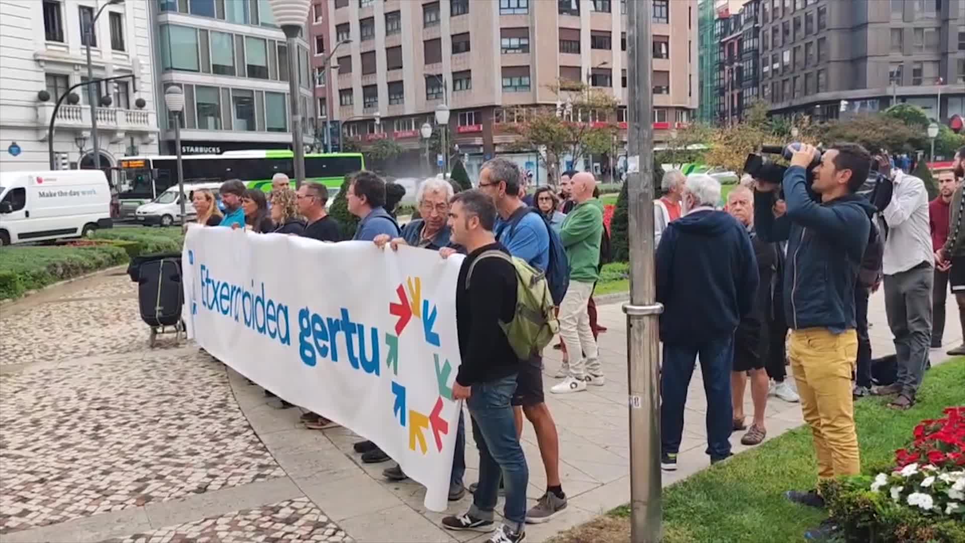 'Etxera Bidea Gertu' ekitaldian parte hartzeko deia luzatu du euskal gehiego sindikalak